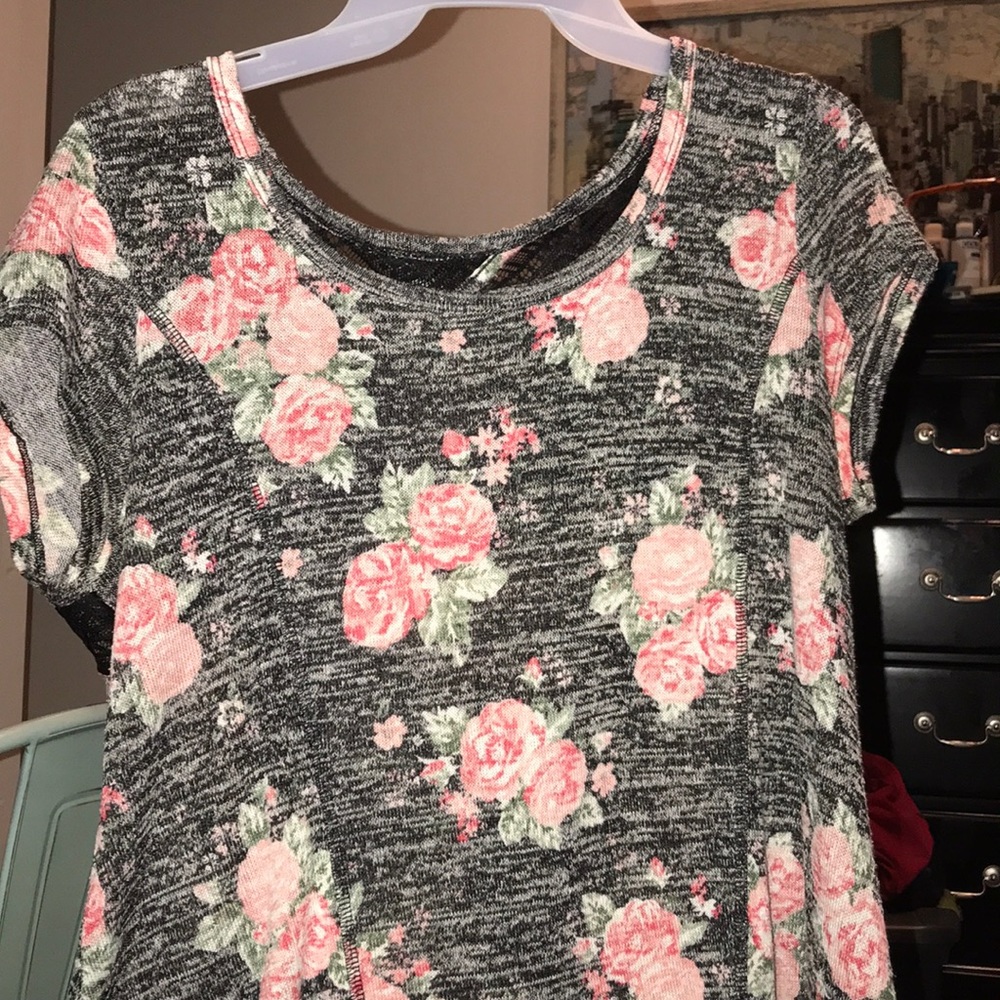 Black w/ flowers t-shirt.
